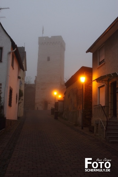 Oktobernebel am Gefangenenturm